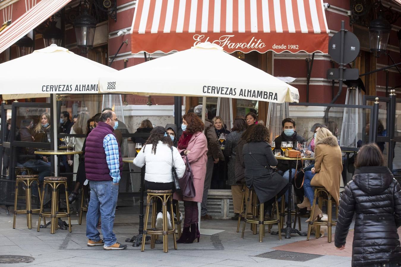 Fotos: Los vallisoletanos no renuncian al vermut de Nochebuena