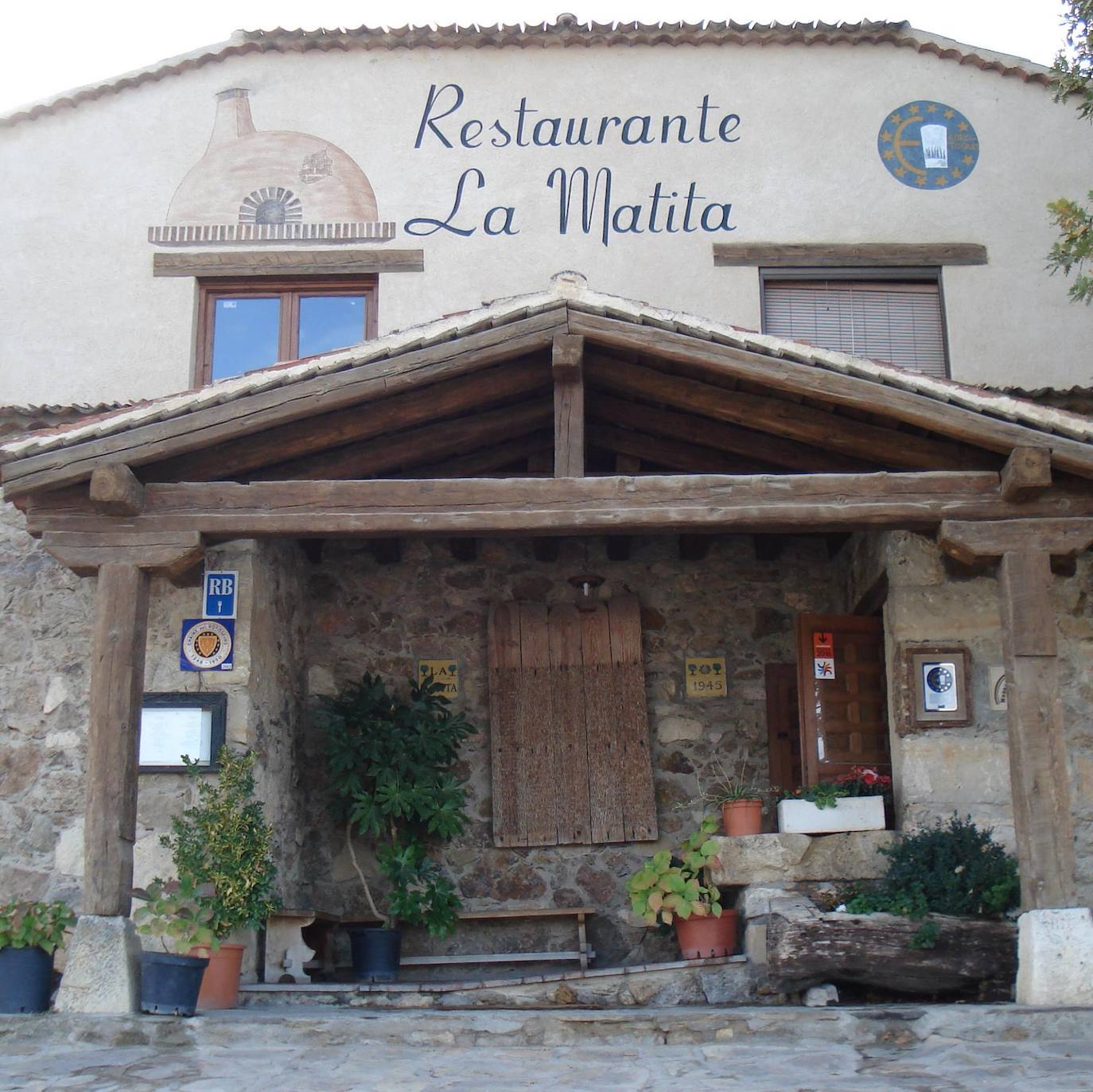 Fachada del clásico restaurante La Matita, en la localidad segoviana de Collado Hermoso. 