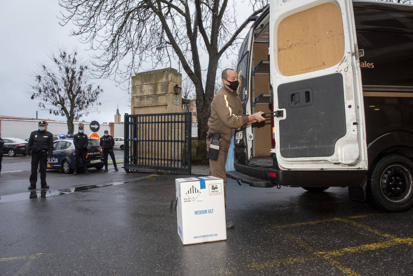 Llegada de las primeras dosis al Servicio Territorial de Sanidad.