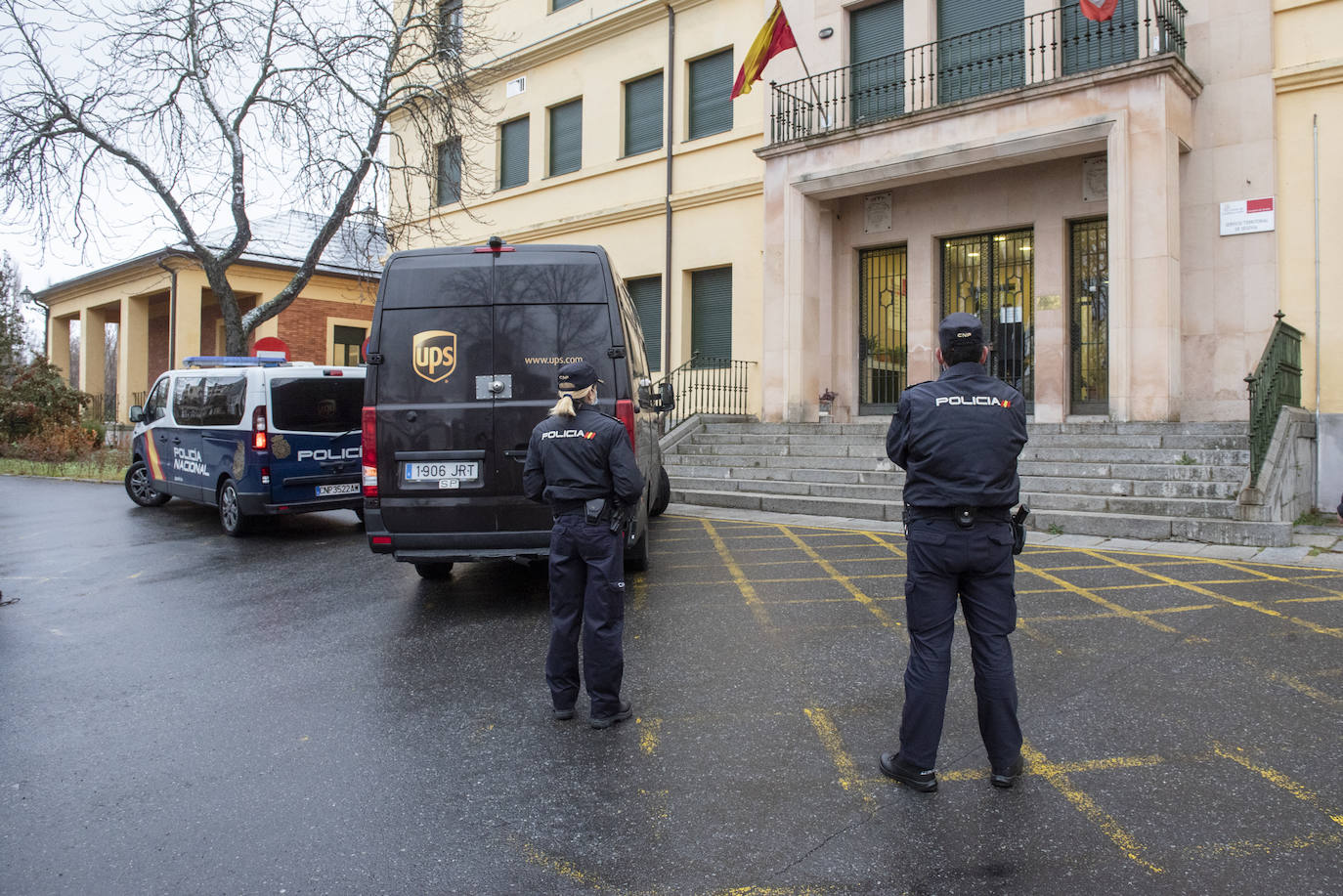 Llegada de las primeras dosis al Servicio Territorial de Sanidad.