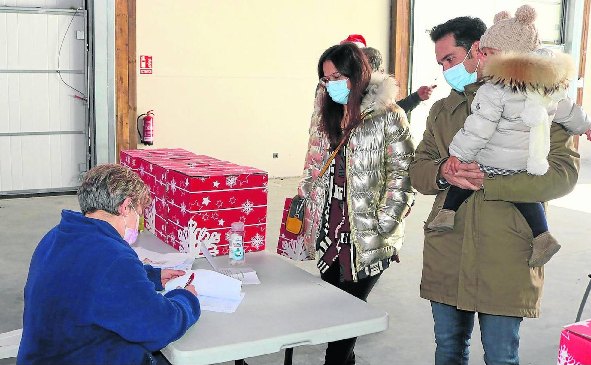 Los hornilleros recibieron una cesta navideña por gentileza del Ayuntamiento. 
