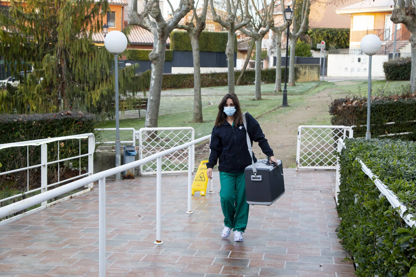 Fotos: Campaña de vacunación en la residencia El Villar de Laguna de Duero, Valladolid