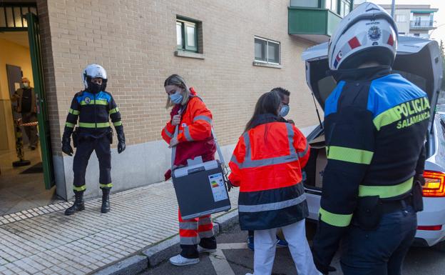 La enfermera Paula Méndez en el arranque de la vacunación en Salamanca: «Es un día histórico»