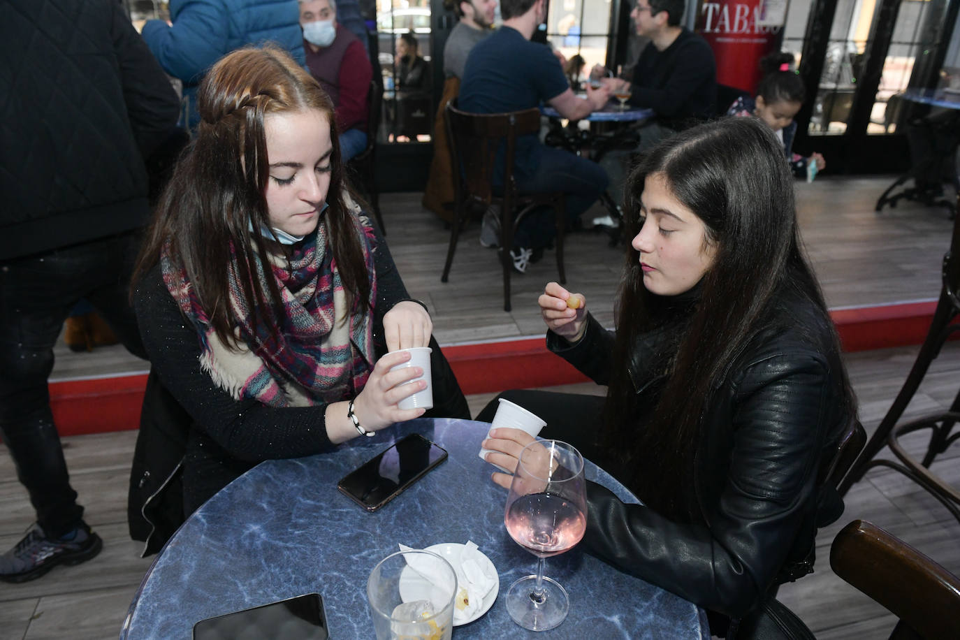Fotos: Los vallisoletanos aprovechan la mañana y la tarde de Nochevieja para despedir el año