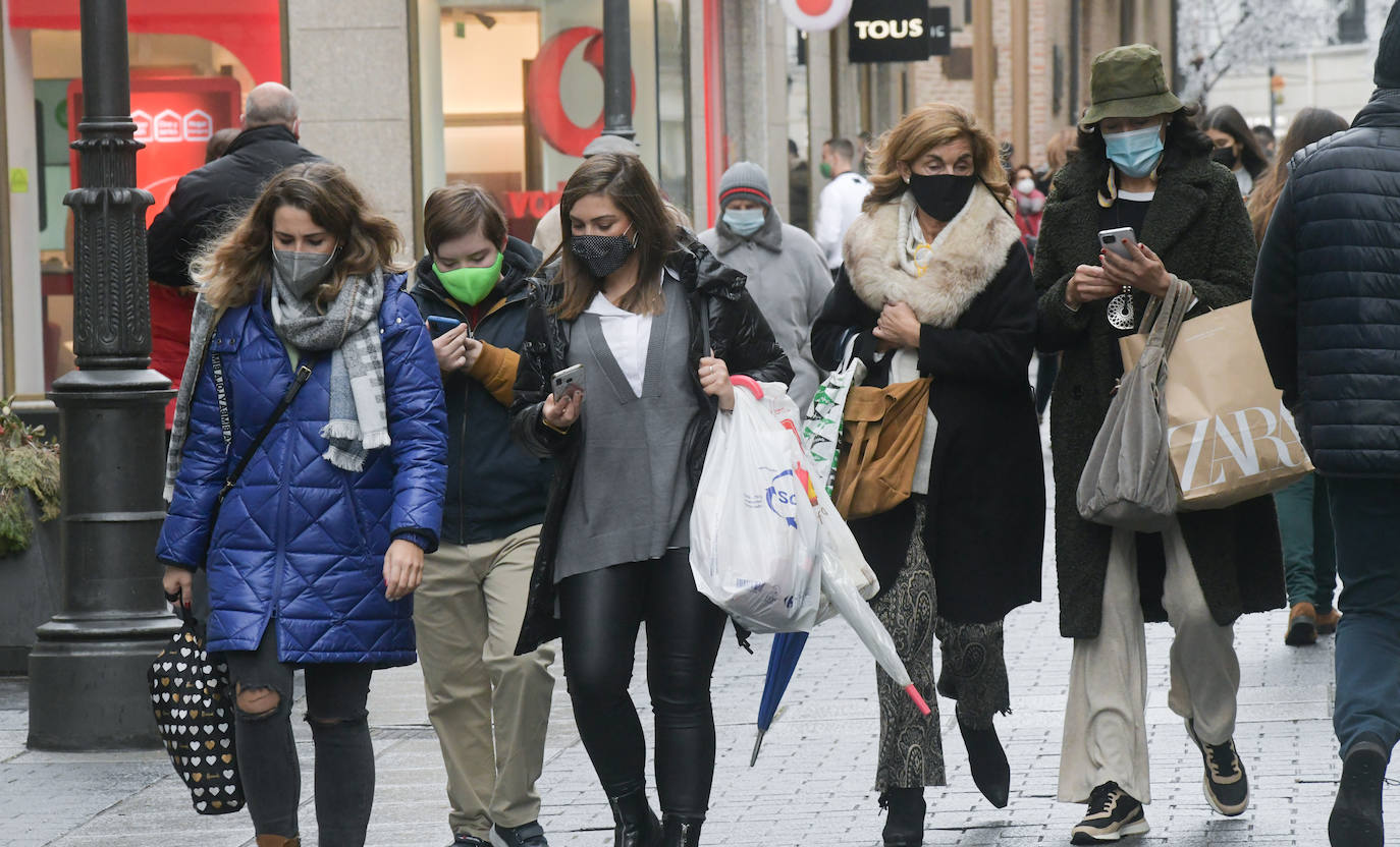 Fotos: Los vallisoletanos aprovechan la mañana y la tarde de Nochevieja para despedir el año