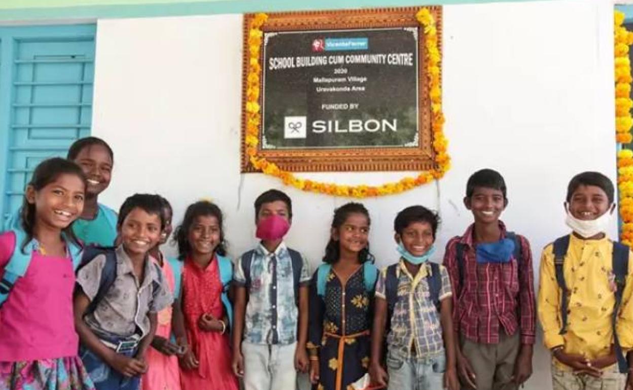 La firma de moda 'Silbon' finaliza la construcción de una aldea para mujeres desfavorecidas en la India