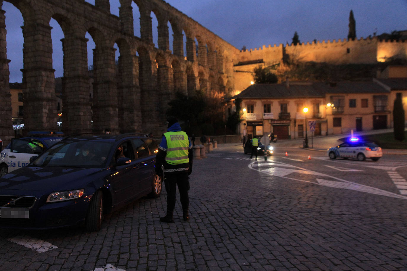 Dispositivo especial de la Policía Local este domingo para controlar el cumplimiento del cierre perimetral.