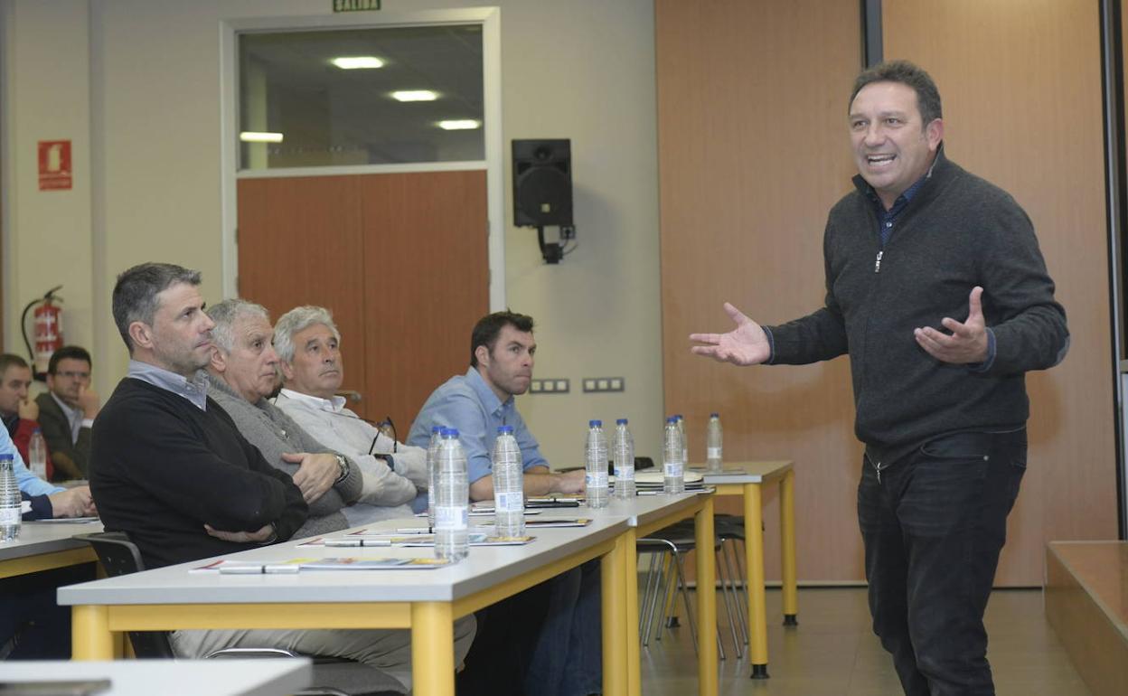 Eusebio durante una charla a emprendedores en Valladolid. 