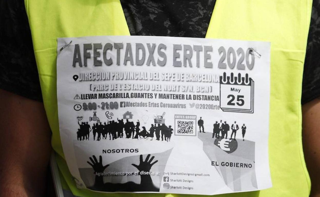 Protesta de un trabajador afectado por el ERTE de su empresa. 