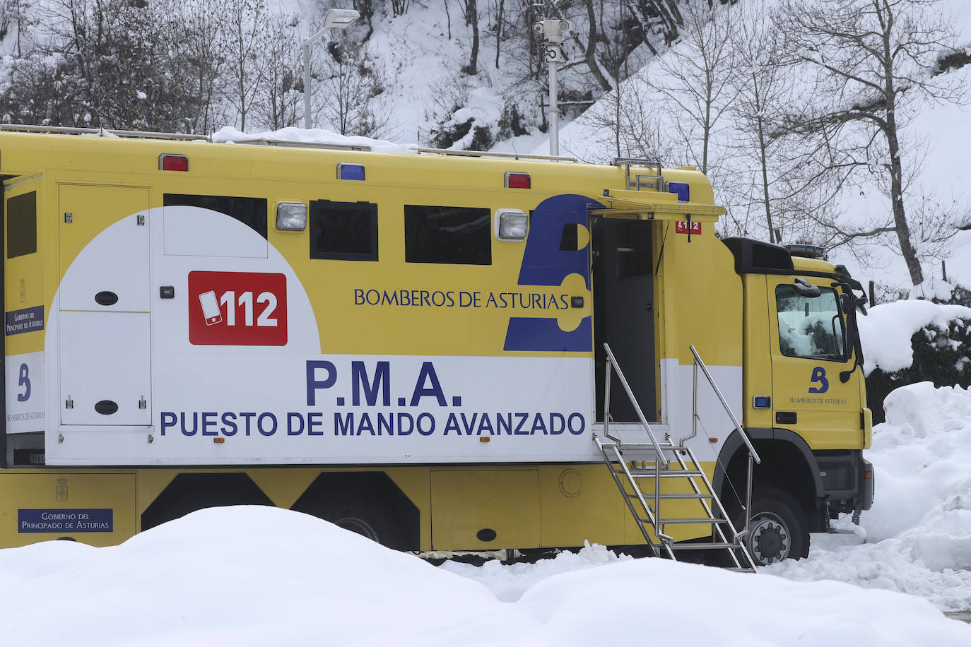 Tras realizar una valoración de la zona vía aérea que les ha permitido estudiar el terreno nevado, el estado del mismo les impide continuar con la búsqueda del cuerpo de Virgilio García