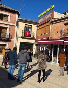 Imagen secundaria 2 - «No me lo podía creer. Lo veía, pero no me lo creía. Es la primera vez que me toca la lotería»