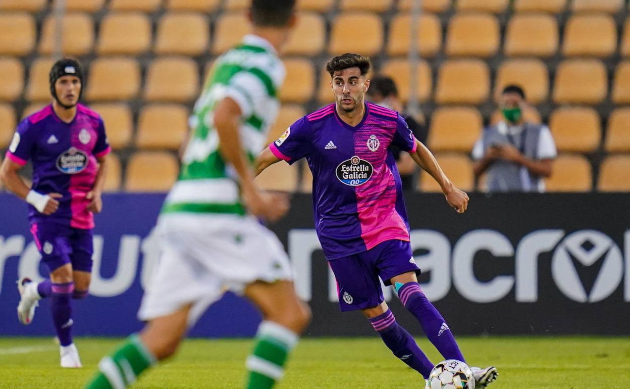 Kike Pérez durante un partido de pretemporada en Portugal