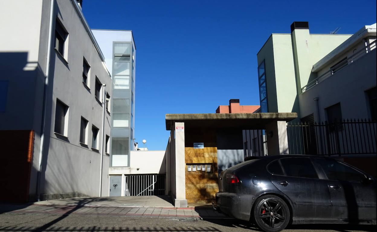 Entrada al garaje de la calle María Vargas, en el barrio de Buenos Aires.