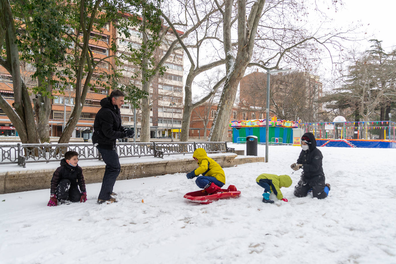 Fotos: La nieve ha dejado una jornada de diversión en Palencia