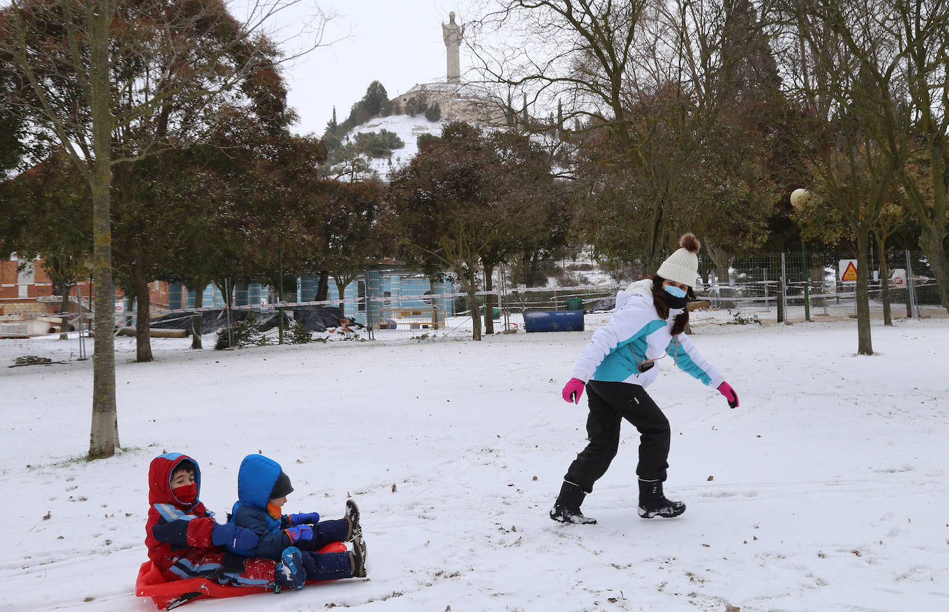 Fotos: La nieve ha dejado una jornada de diversión en Palencia