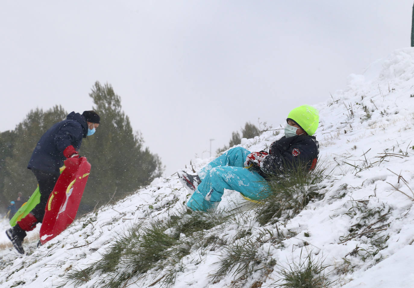 Fotos: La nieve ha dejado una jornada de diversión en Palencia