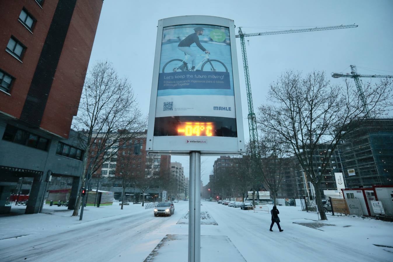 Fotos: Los vallisoletanos disfrutan de un día de nieve en la ciudad