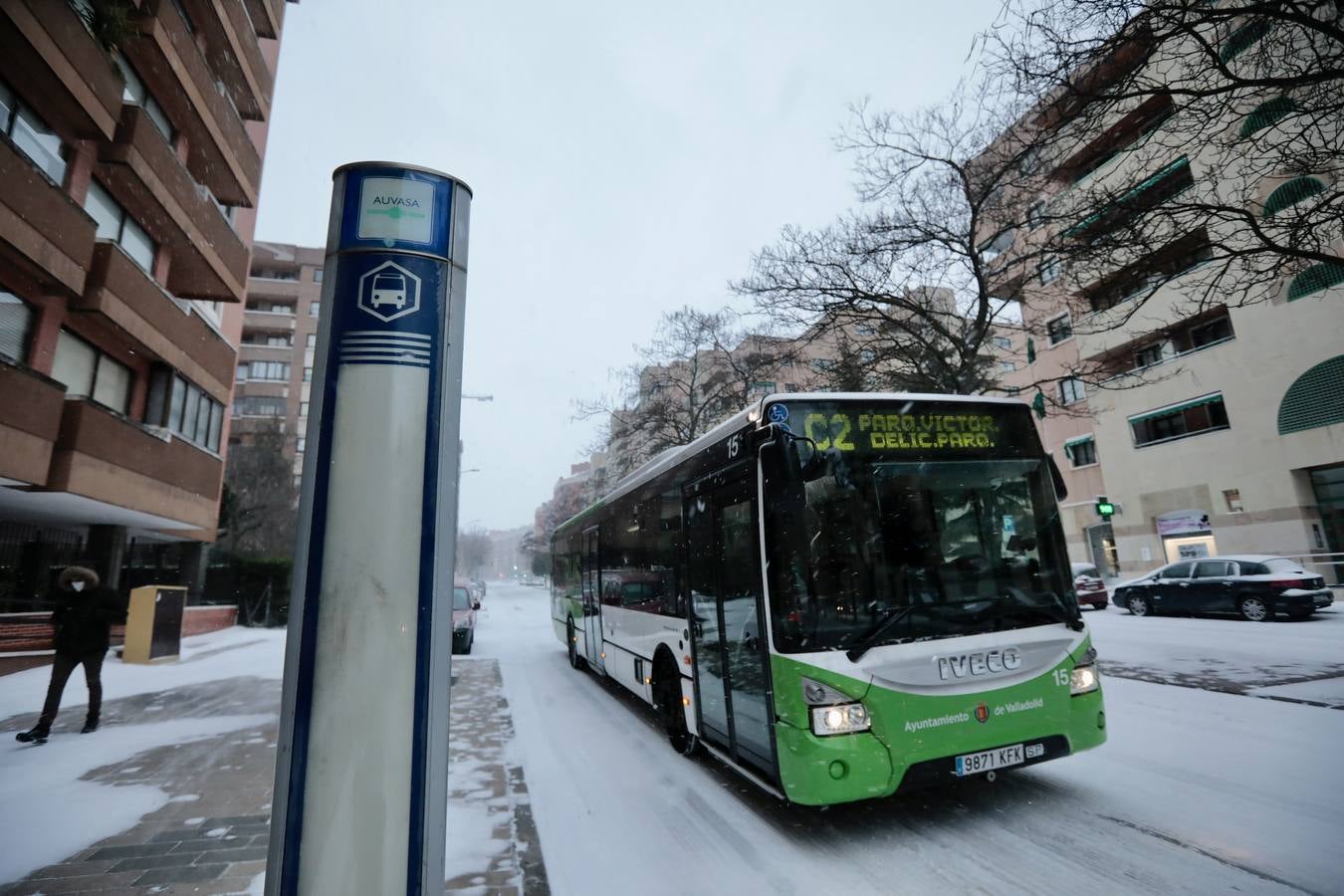 Fotos: Los vallisoletanos disfrutan de un día de nieve en la ciudad