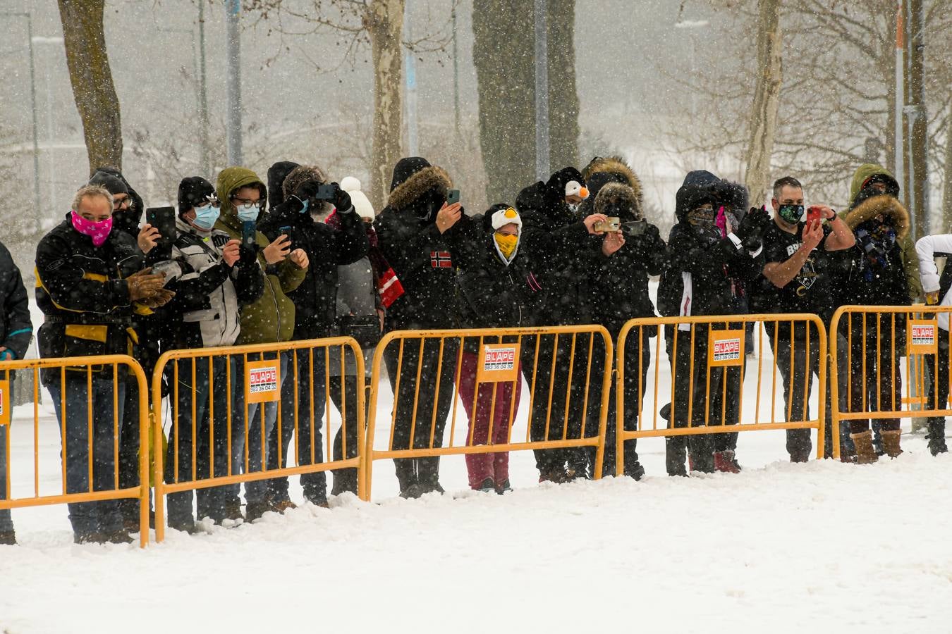 Fotos: Los vallisoletanos disfrutan de un día de nieve en la ciudad