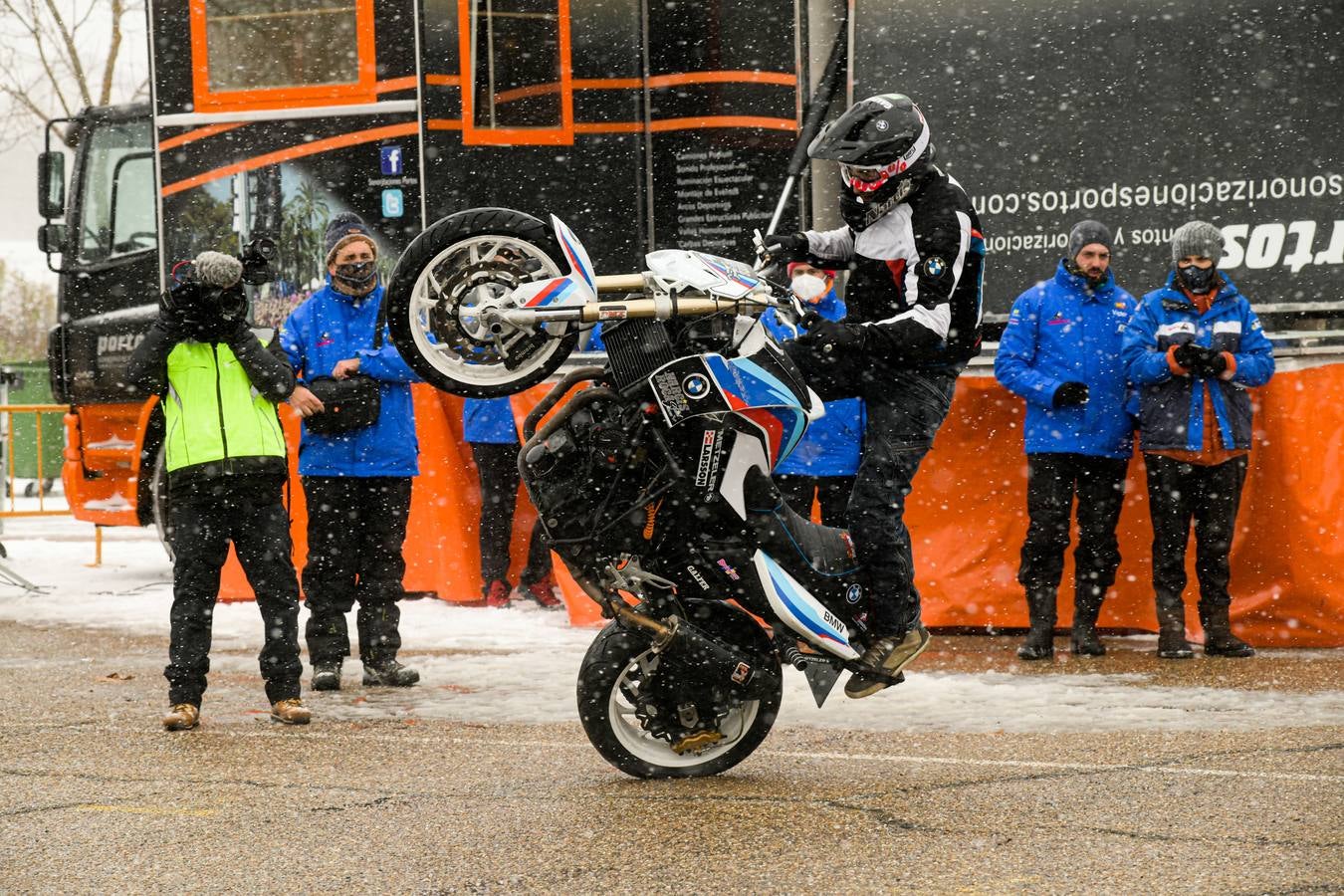 Fotos: Los vallisoletanos disfrutan de un día de nieve en la ciudad