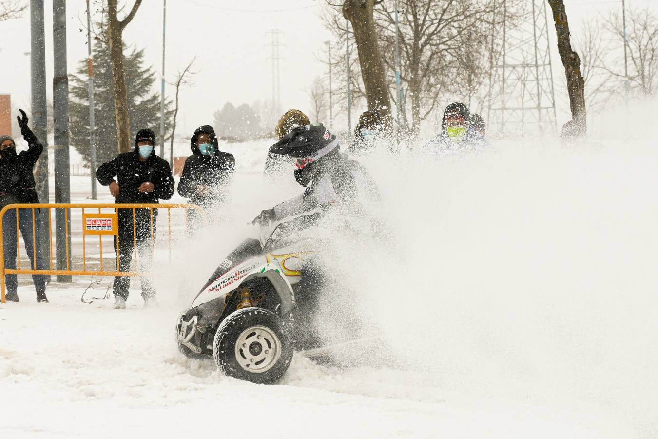 Fotos: Pingüinos desafía a la nieve en Valladolid