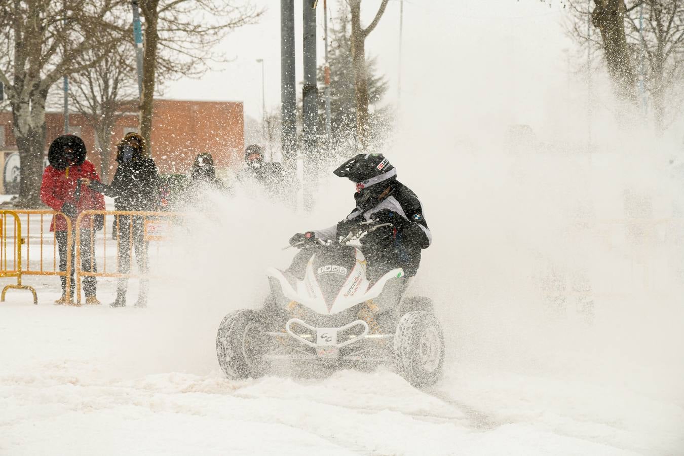 Fotos: Pingüinos desafía a la nieve en Valladolid