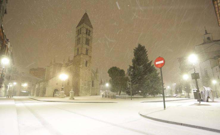 Valladolid amanece teñida de blanco