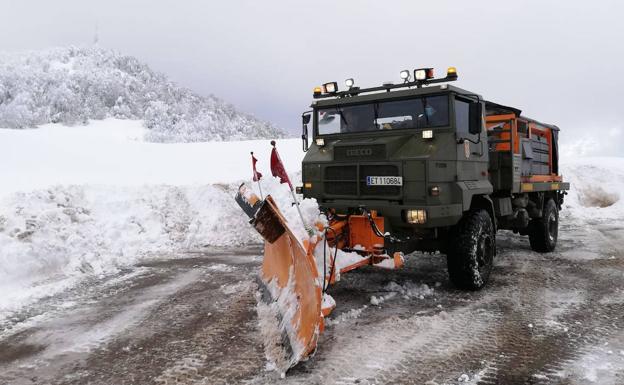 La UME de León desplaza a Madrid 74 militares y 38 vehículos y envía una nueva unidad a Segovia 