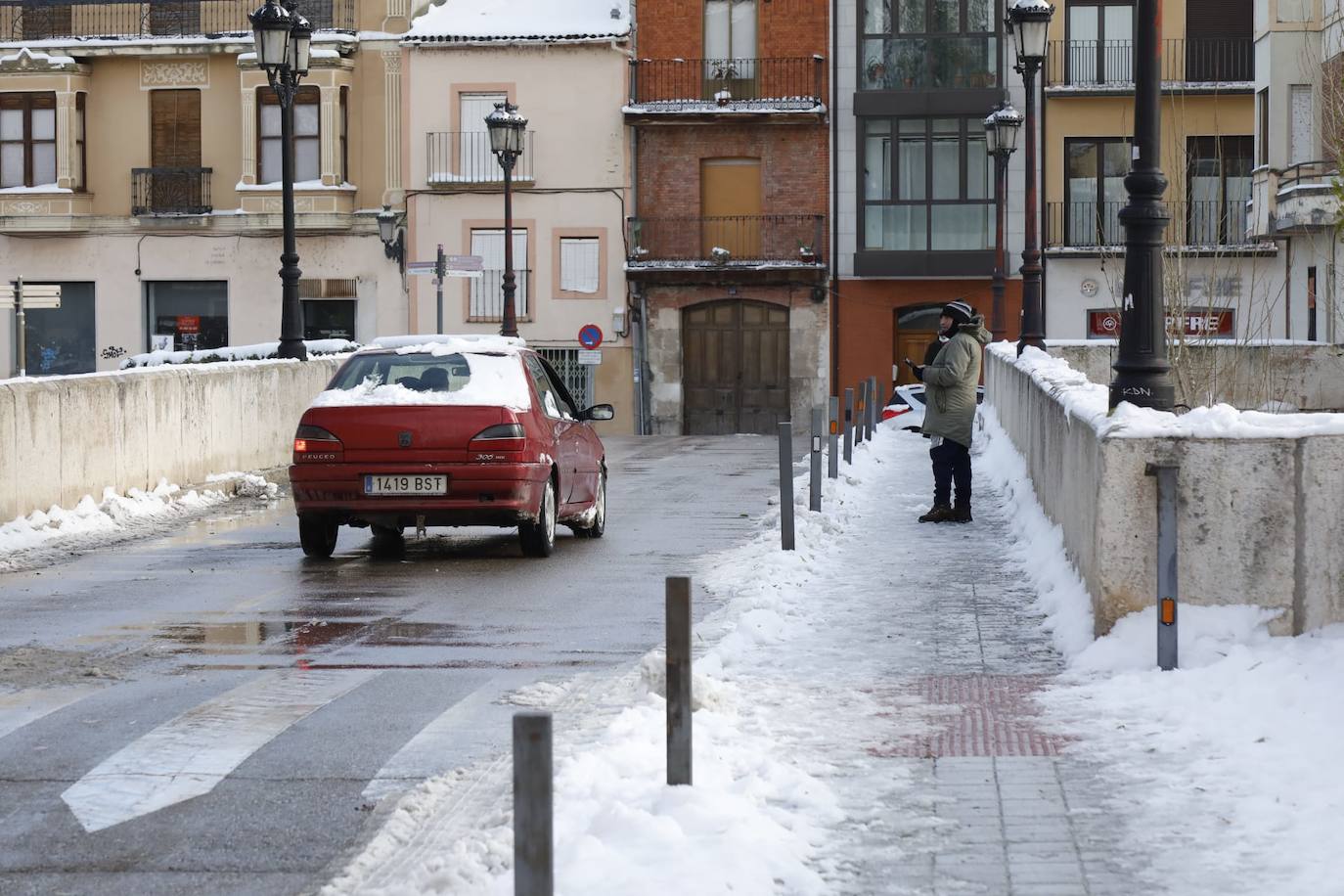 Fotos: Restos de hielo y nieve, protagonistas de la manaña del domingo en Peñafiel