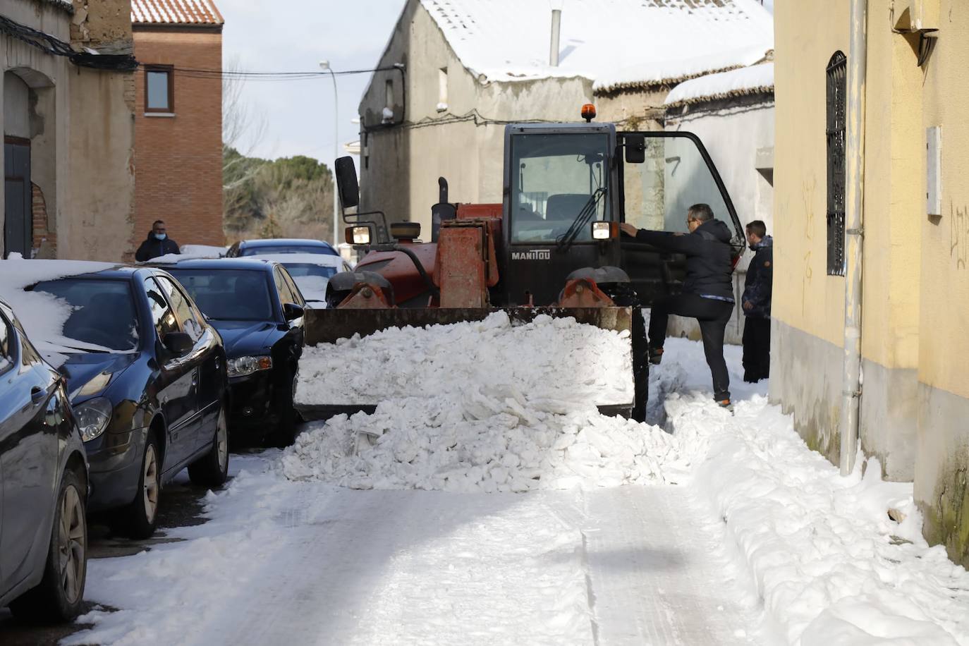 Fotos: Restos de hielo y nieve, protagonistas de la manaña del domingo en Peñafiel