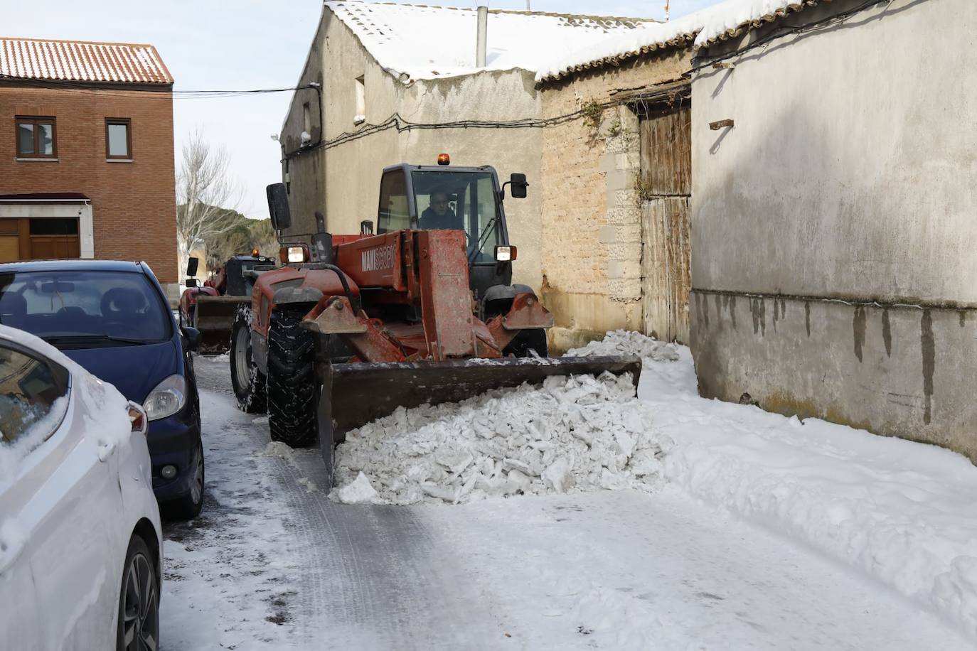 Fotos: Restos de hielo y nieve, protagonistas de la manaña del domingo en Peñafiel