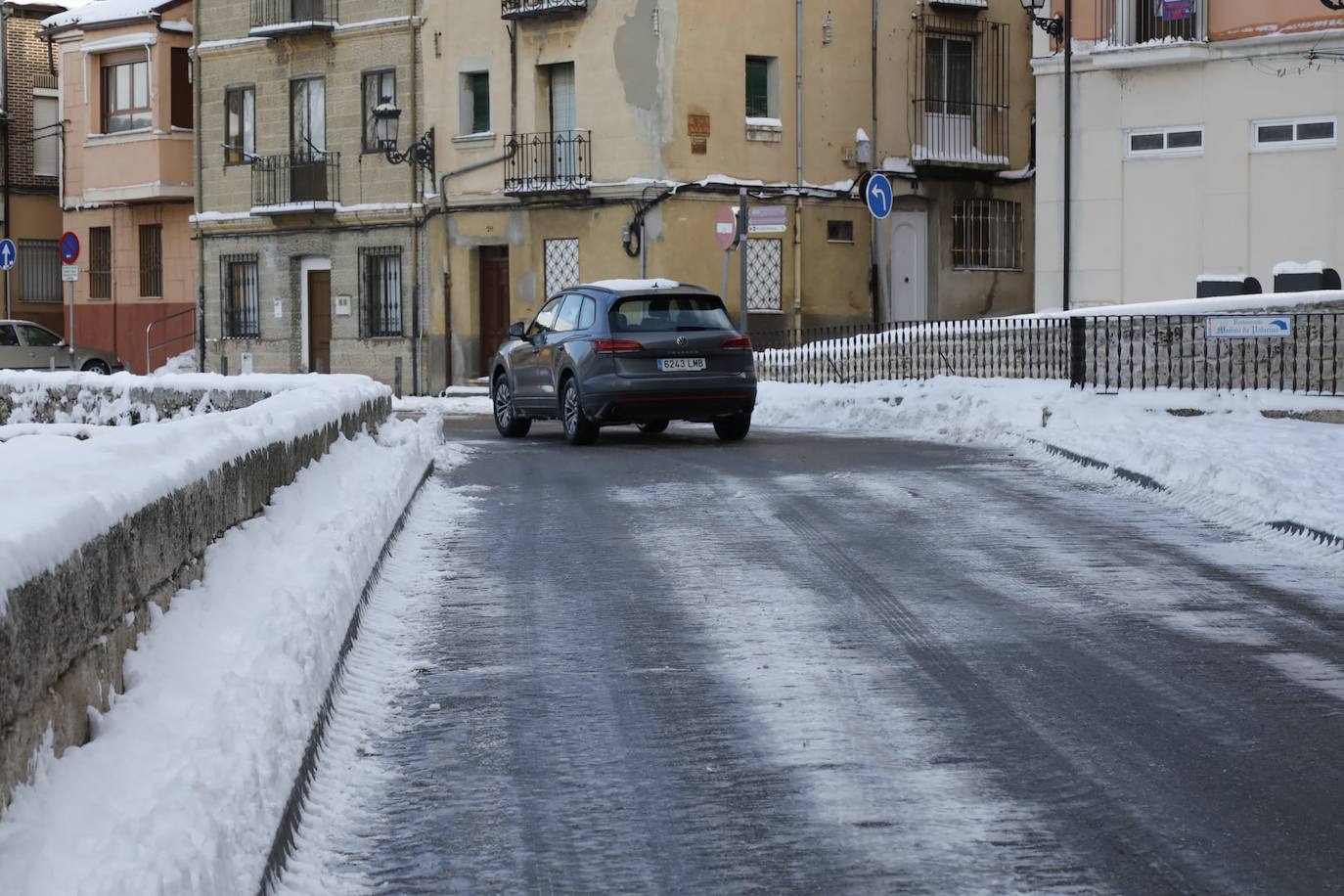 Fotos: Restos de hielo y nieve, protagonistas de la manaña del domingo en Peñafiel