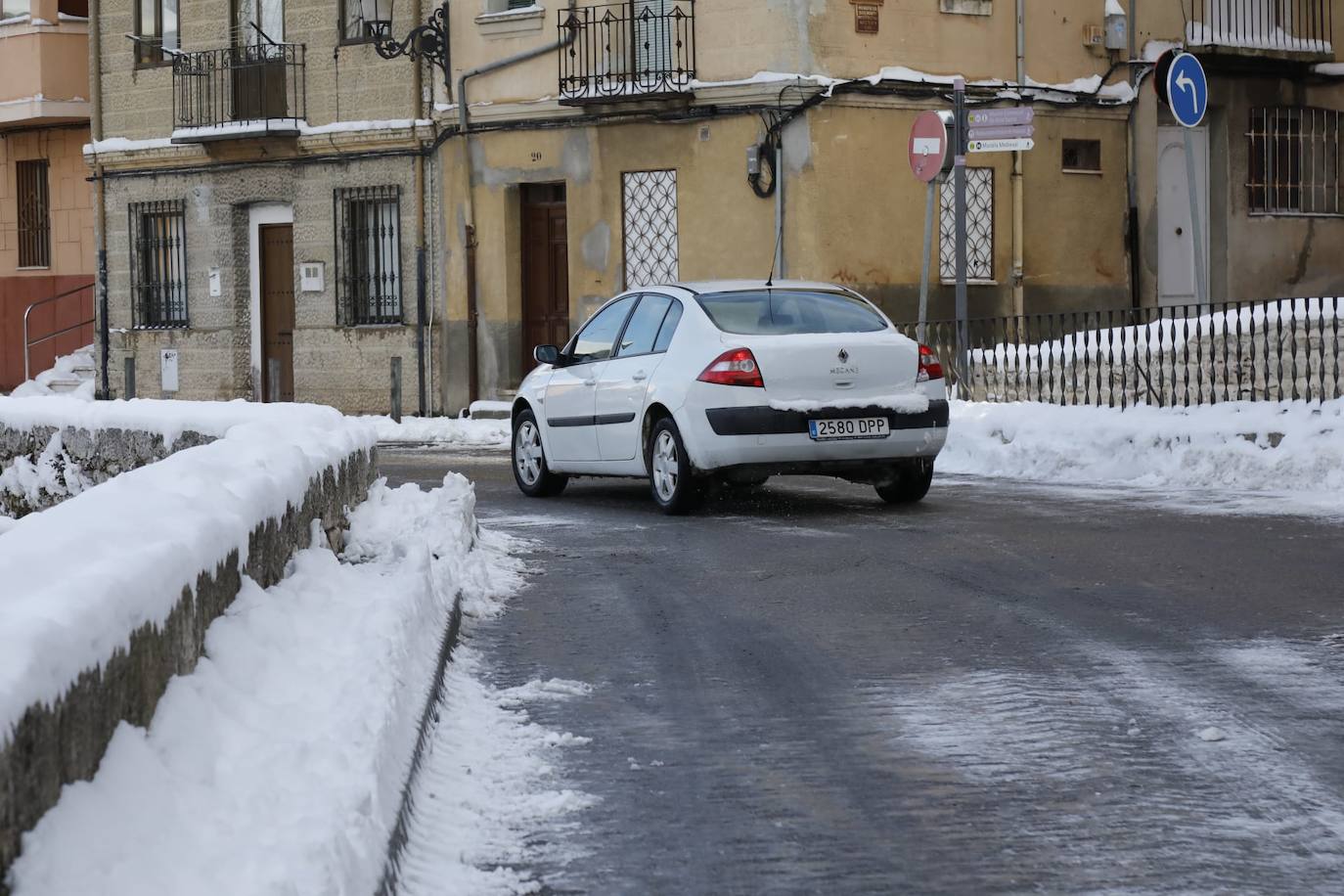 Fotos: Restos de hielo y nieve, protagonistas de la manaña del domingo en Peñafiel