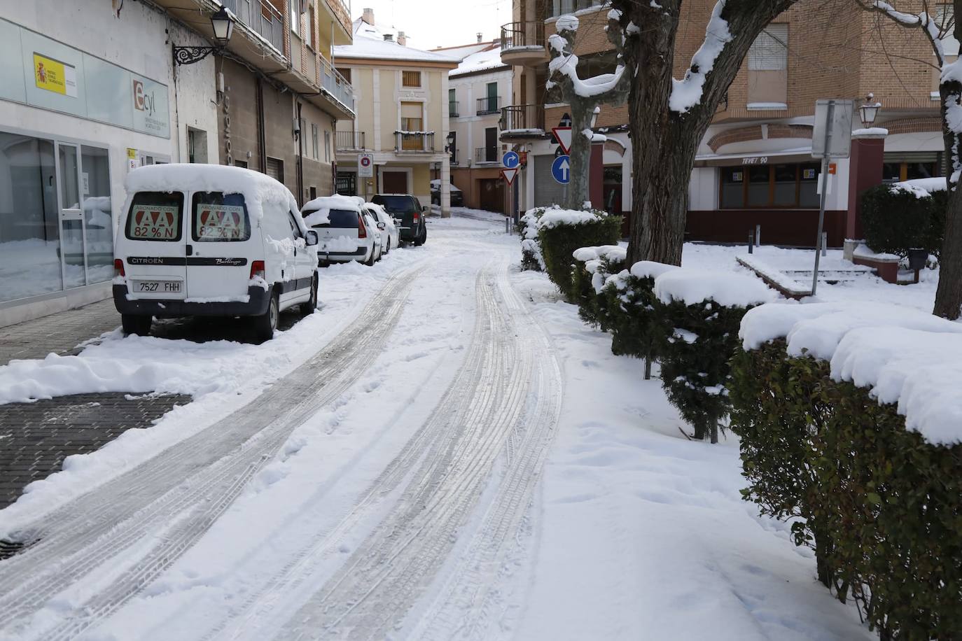 Fotos: Restos de hielo y nieve, protagonistas de la manaña del domingo en Peñafiel