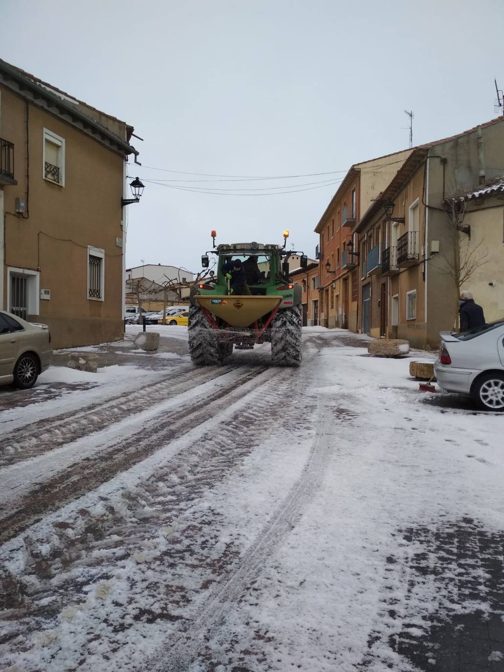 Fotos: Los pueblos de Valladolid empiezan a limpiar el hielo