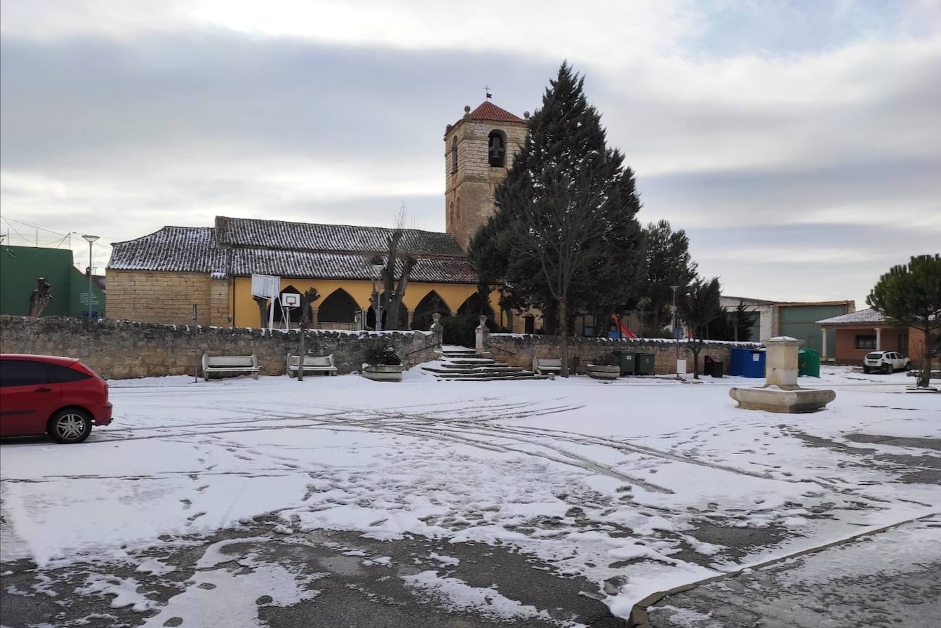 Fotos: Los pueblos de Valladolid empiezan a limpiar el hielo