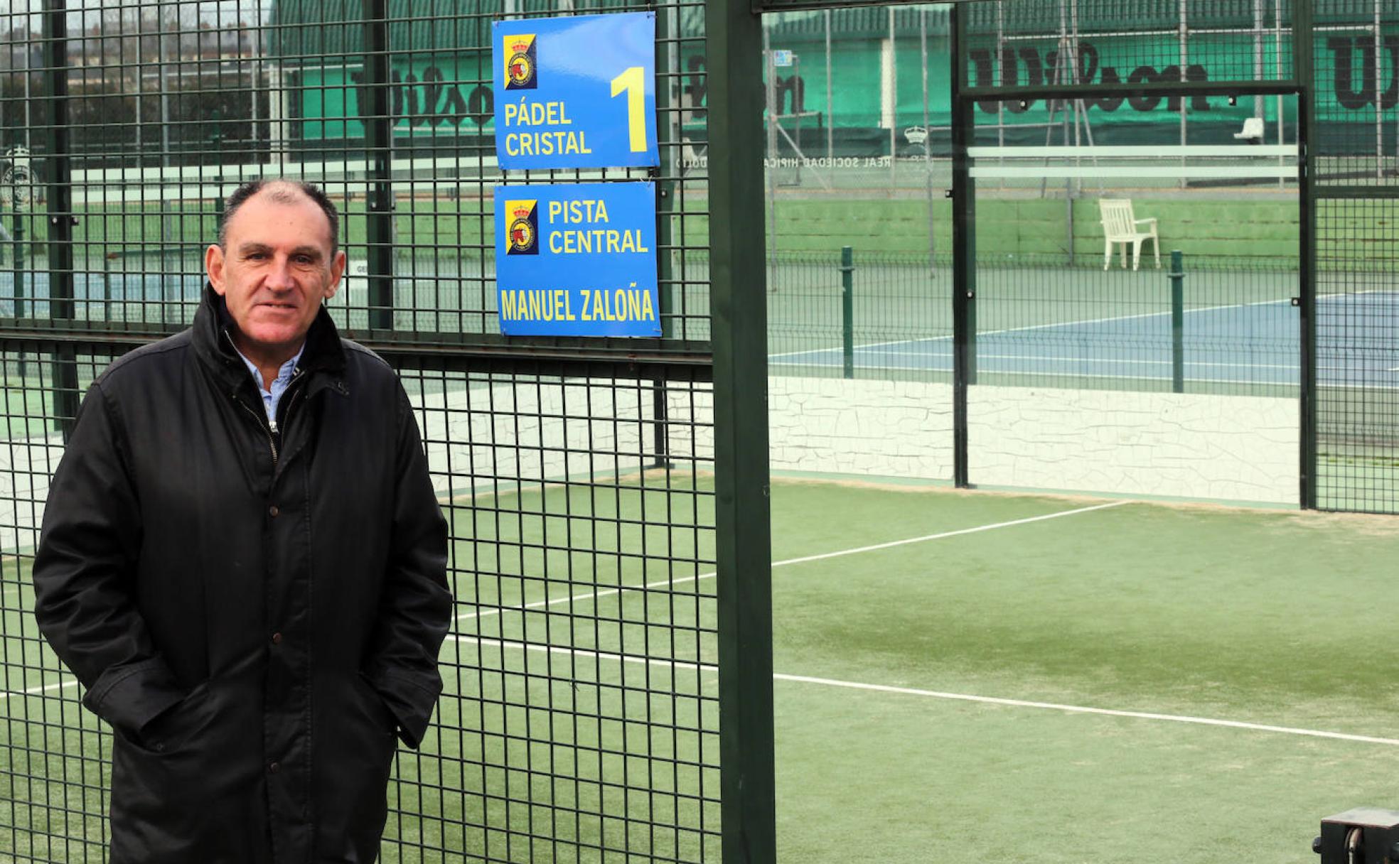 Ignacio Cuesta posa en la pista que lleva el nombre de Manuel Zaloña en la Hípica de Valladolid. 