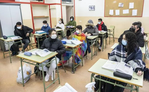 Profesores de secundaria de Castilla y León piden a la Junta que retrase la vuelta a las aulas por 'Filomena' y la covid
