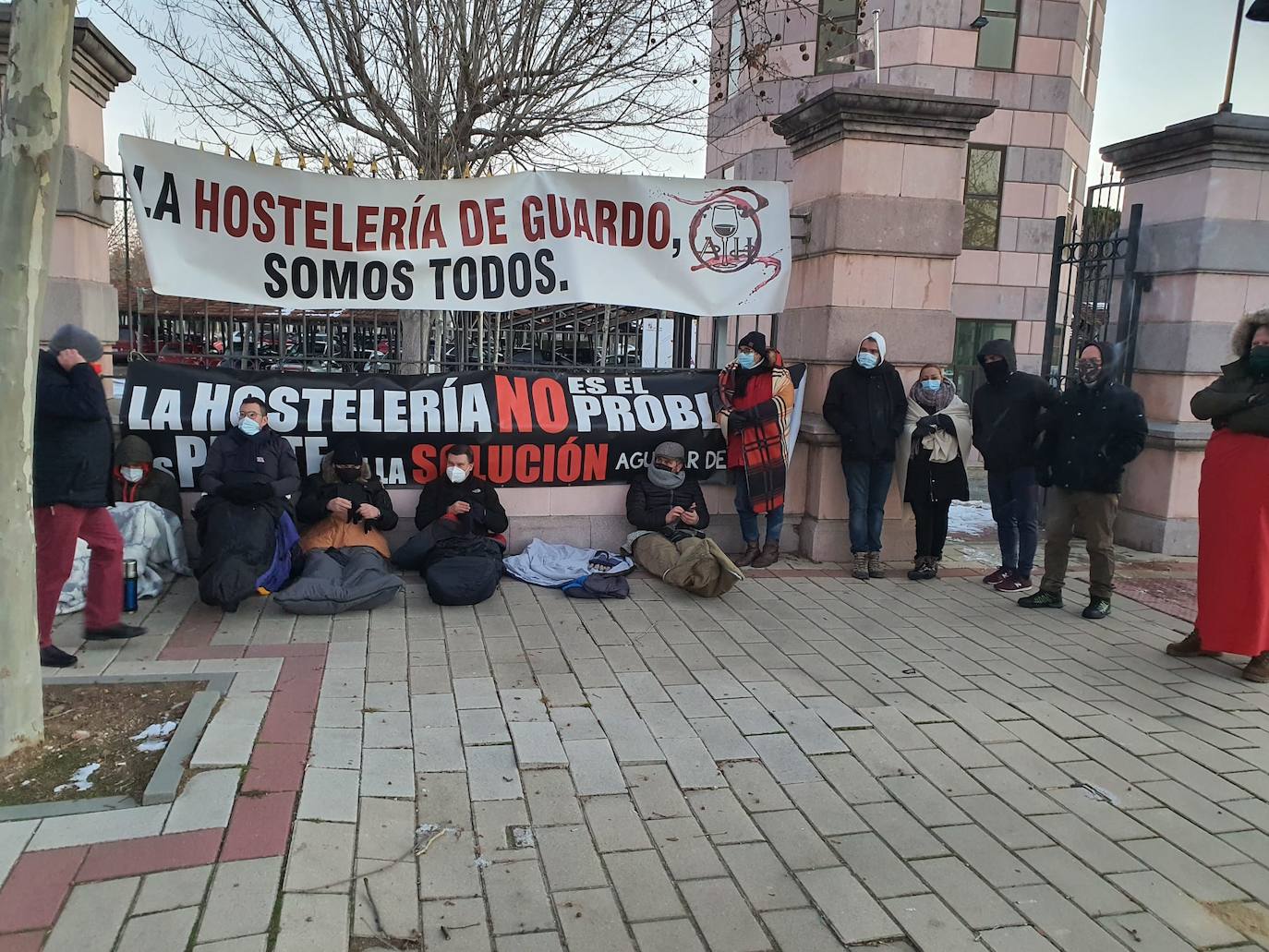 Fotos: Los hosteleros de Palencia protestan ante la Junta en Valladolid