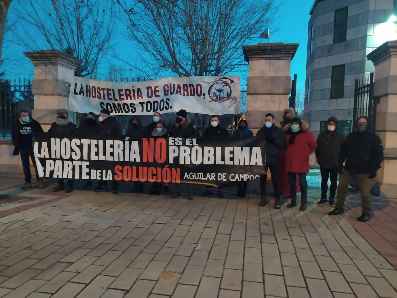 Fotos: Los hosteleros de Palencia protestan ante la Junta en Valladolid