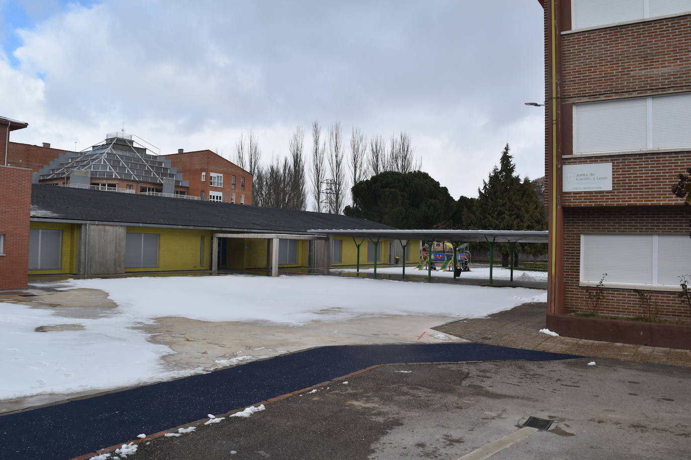 Fotos: Los colegios de Aguilar, preparados para retomar las clases este martes