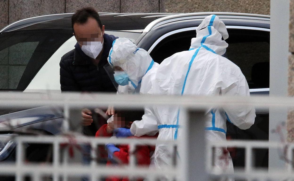 Realización de PCR en el Hospital General de Segovia durante la pandemia. 