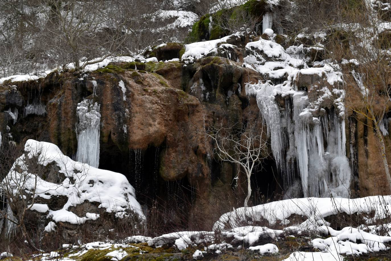 Fotos: El hielo se apodera de la cascada de Covalagua