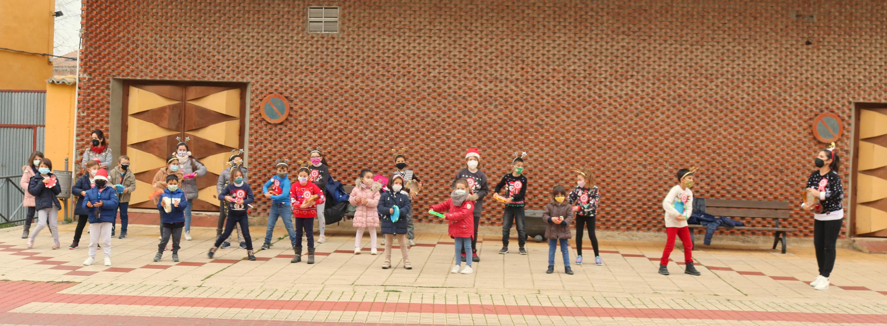 Niños y mayores disfrutan de una velada emocionante en Baltanás