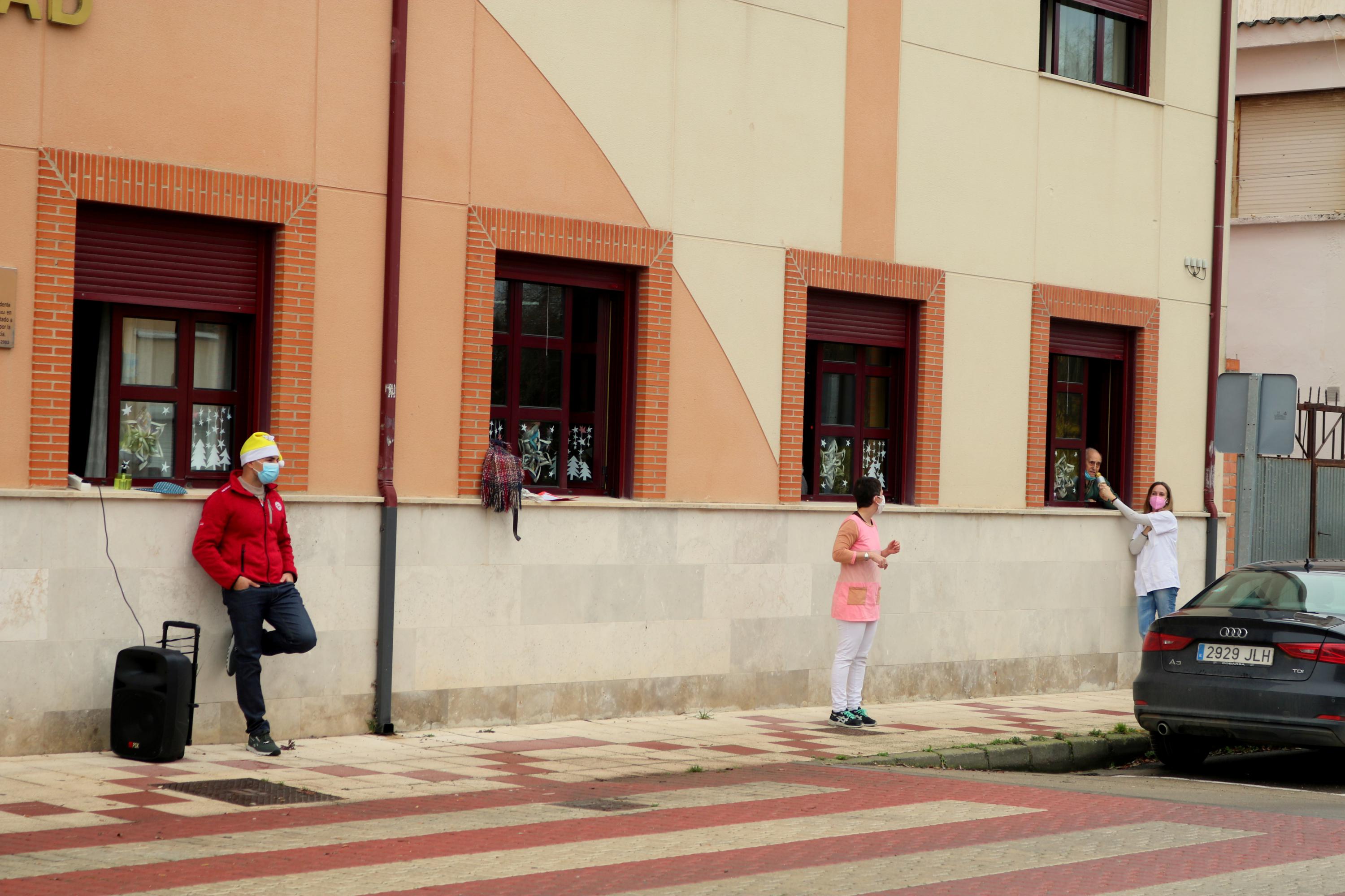 Niños y mayores disfrutan de una velada emocionante en Baltanás