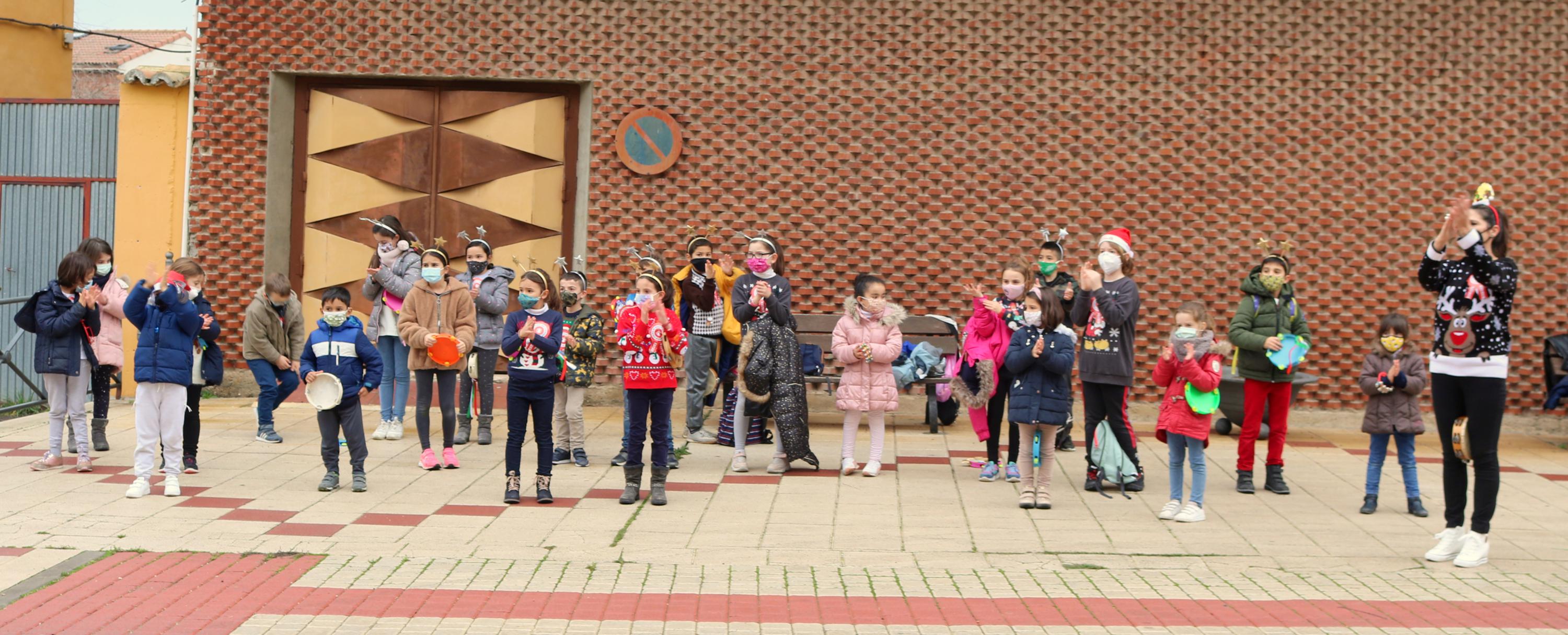 Niños y mayores disfrutan de una velada emocionante en Baltanás
