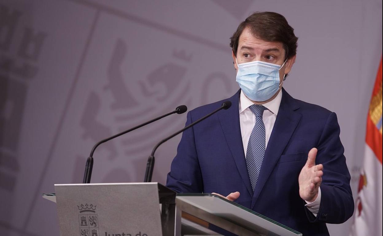 Mañueco: «Siento profundo dolor por hosteleros y comerciantes, pero también por los más de 7.000 fallecidos»