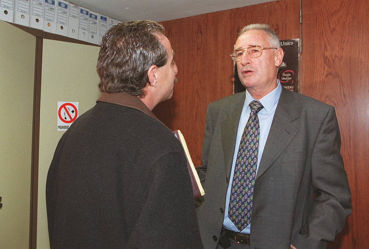 Vicente Cantatore, junto a su abogado, llega a los Juzgados para exigir al Real Valladolid los 14 millones que tuvo que pagar a Hacienda en el año 2000.
