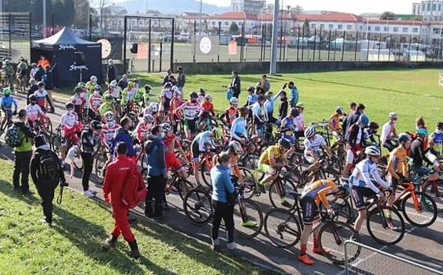 Imagen principal - Imágenes de la prueba celebrada en Torrelavega. 