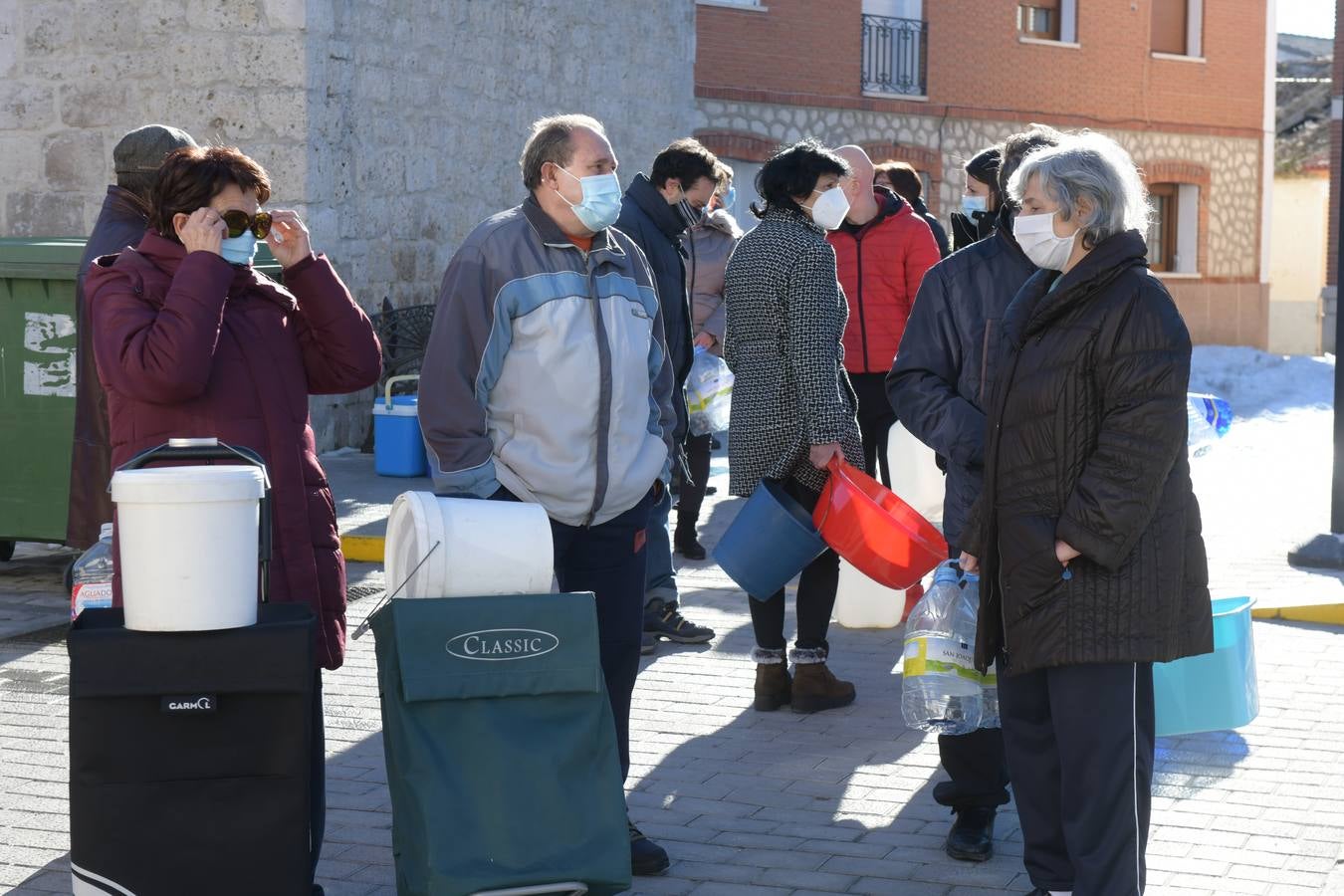 Fotos: Los bomberos reparte agua potable en Portillo